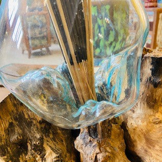 Vaso in vetro fuso su radice ampolla acquario