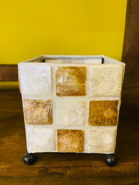 Bougeoir cube en nacre et or blanc, style minimaliste