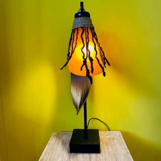 Lampe de table ethnique en bananier lume studio