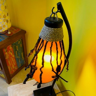 Lampe de table ethnique en bananier lume studio