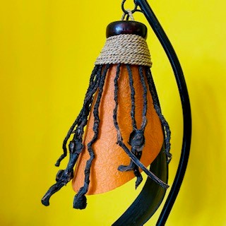 Lampe de table ethnique en bananier lume studio