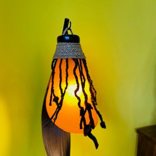 Lampe de table ethnique en bananier lume studio