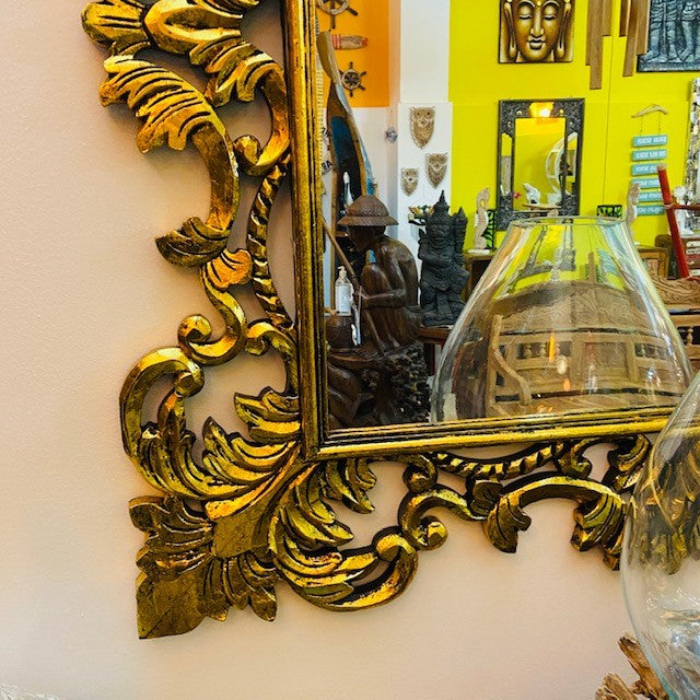 Miroir baroque avec cadre en bois doré antique