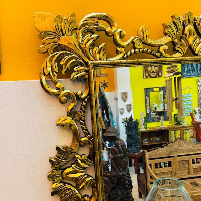 Miroir baroque avec cadre en bois doré antique