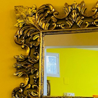 Miroir baroque avec cadre en bois doré