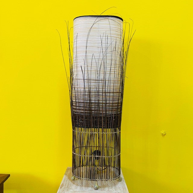 Lampadaire ethnique en tissu blanc et fils dorés
