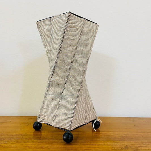 Abatjour etnica minimal con perline grigio chiaro