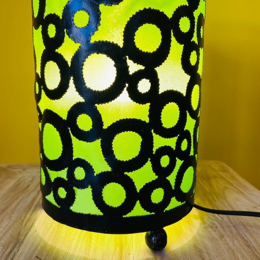 Abatjour minimal in ferro battuto con tessuto verde etnico