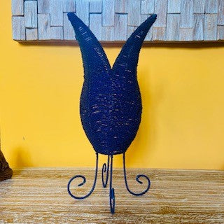 Lampe ethnique abat-jour tulipe bleue en fer et perles