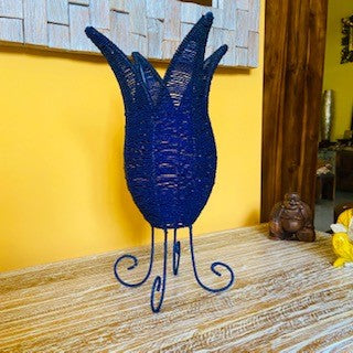 Lampe ethnique abat-jour tulipe bleue en fer et perles