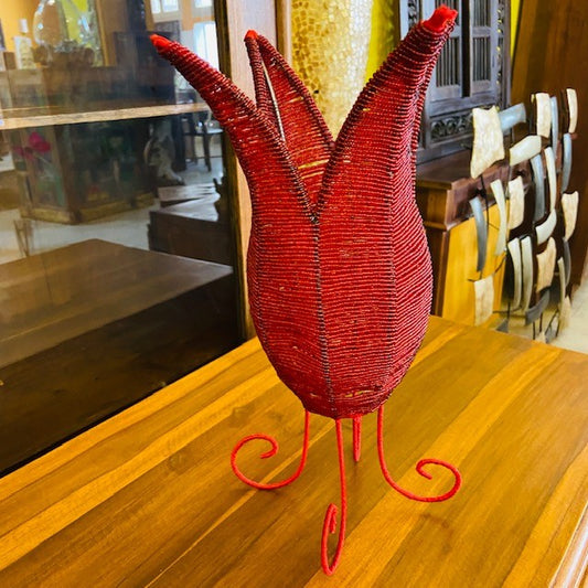 Abatjour etnica tulipano in ferro battuto e perline rosse