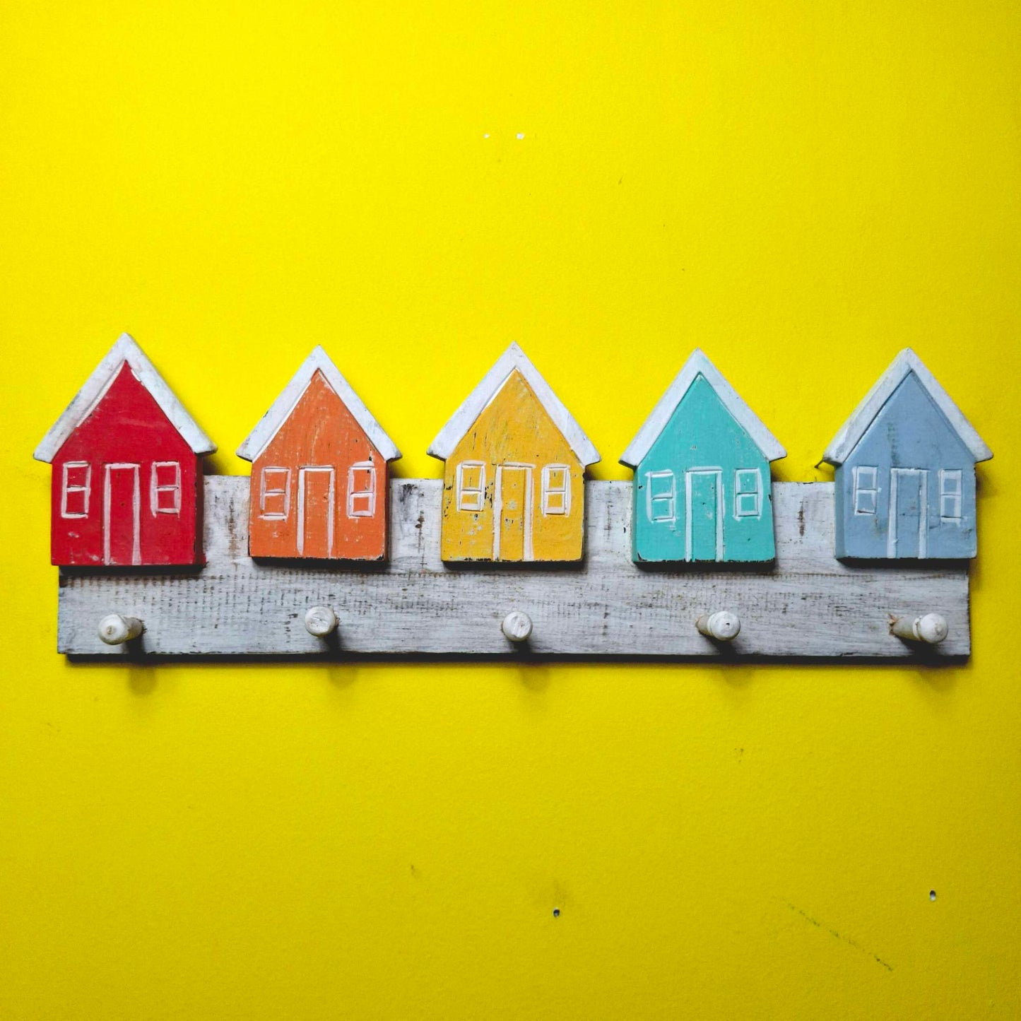 Attaccapanni casette colorate stile etnico in legno
