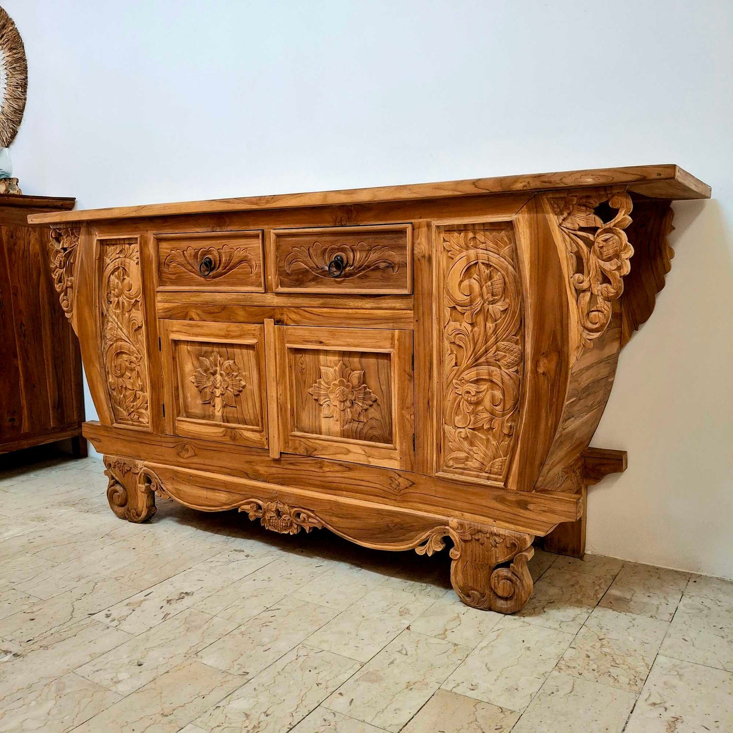 Buffet de style colonial en bois de teck