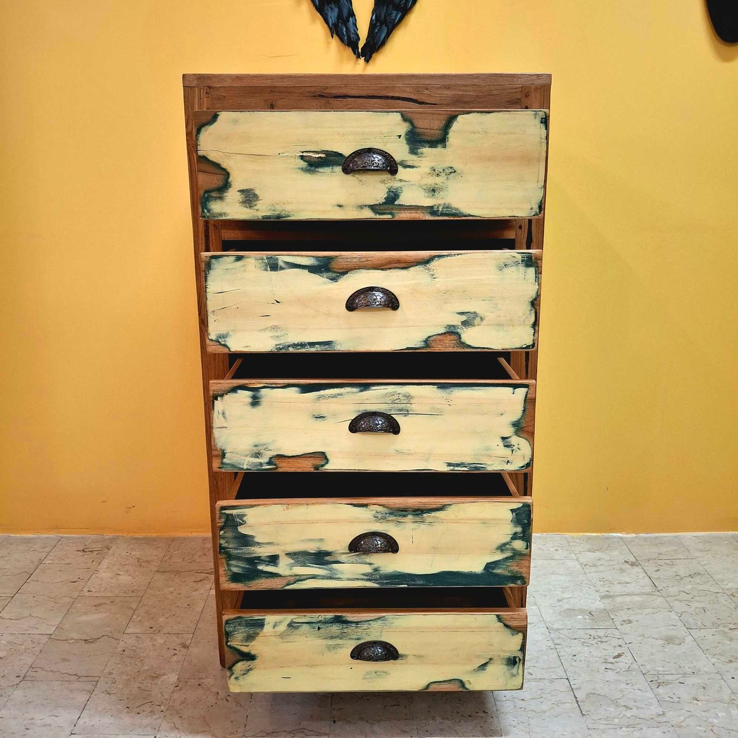 Cassettiera etnica a colonna colorata in legno teak