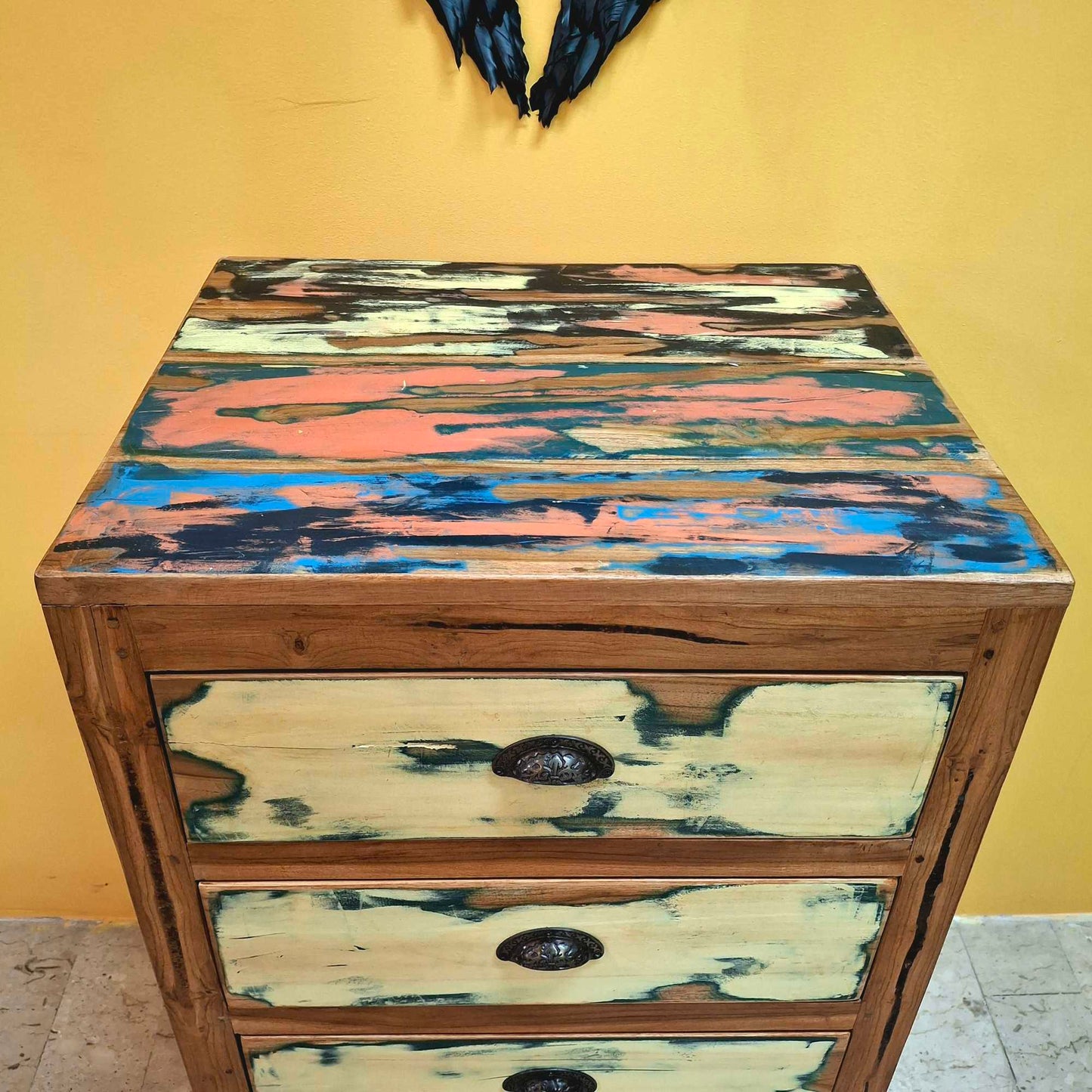 Cassettiera etnica a colonna colorata in legno teak
