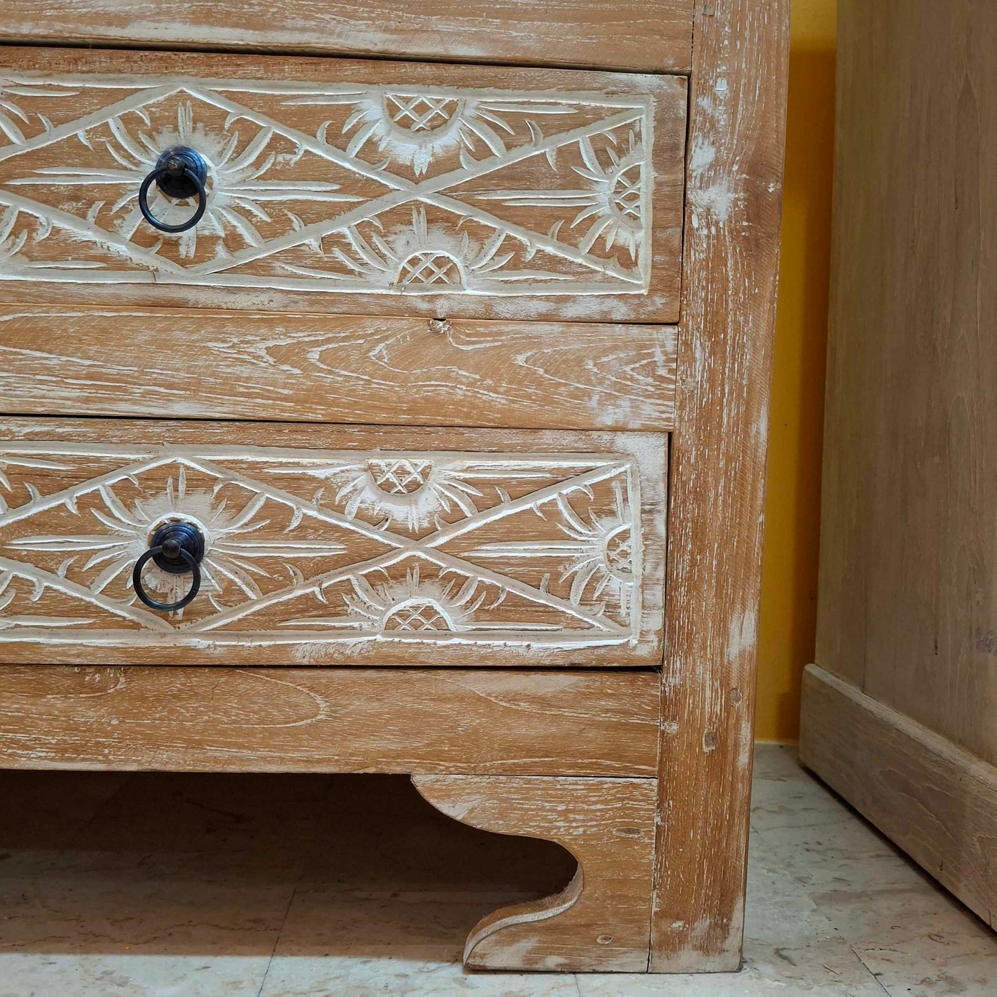 Cassettiera etnica in teak stile shabby chic