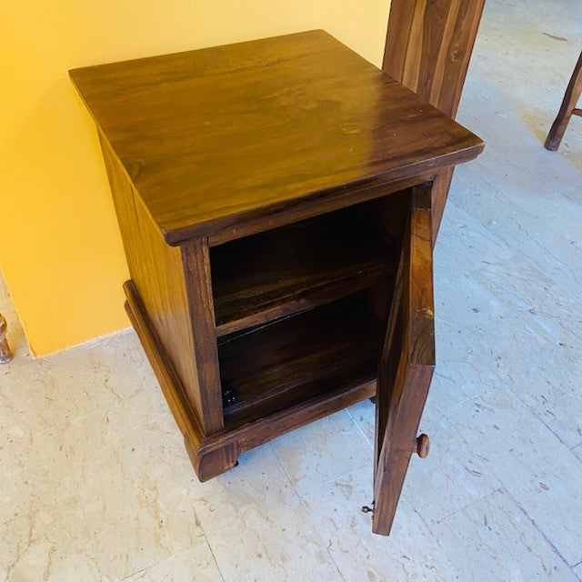Table de chevet style Opium en bois de teck, meuble ethnique