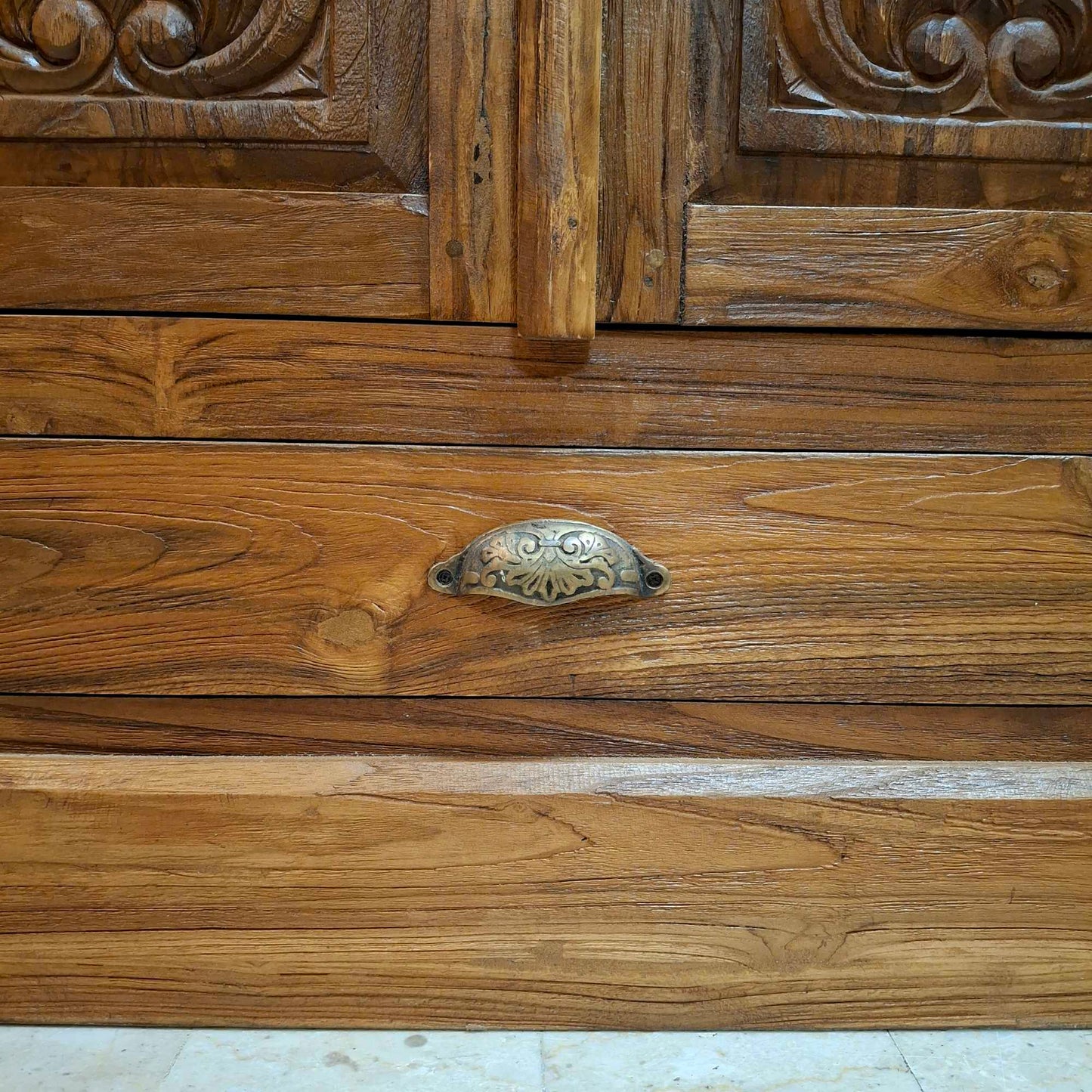 Credenza alta etnica intagliata legno teak mobile contenitore