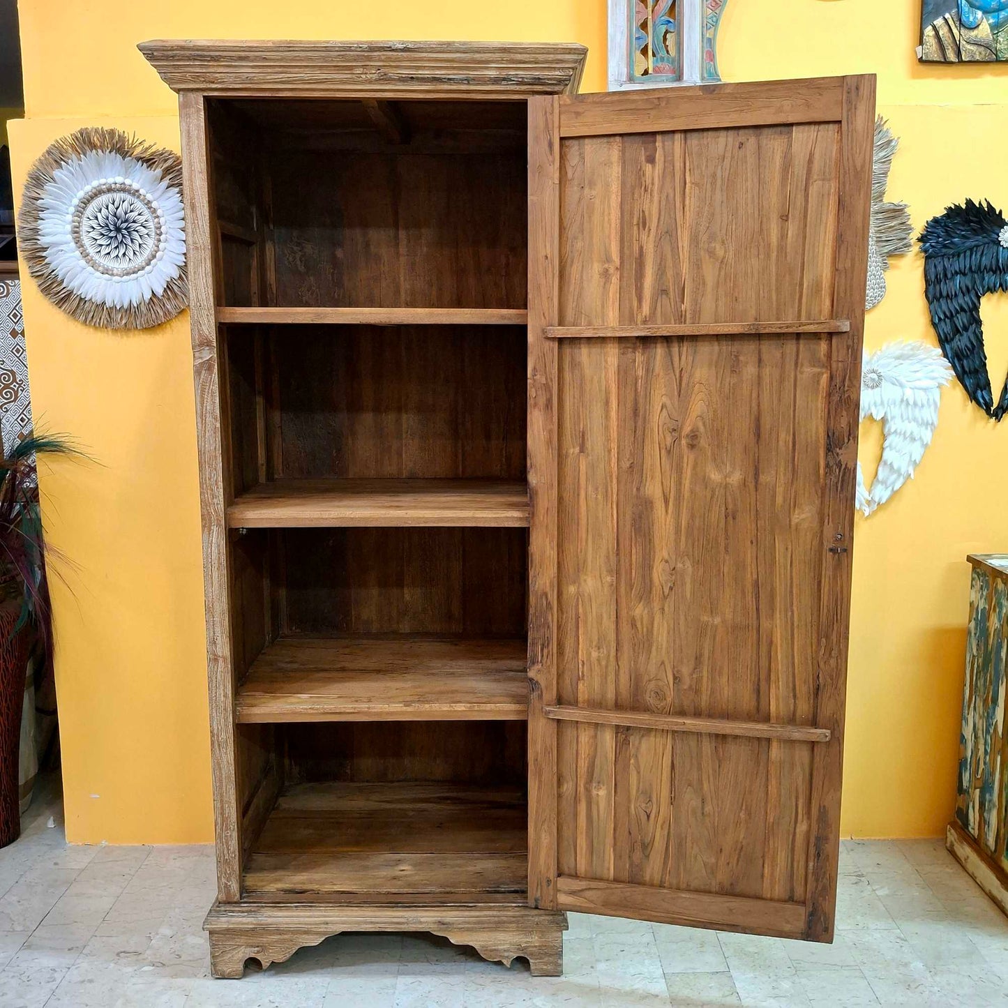 Credenza etnica a colonna armadio vintage intagliata in teak