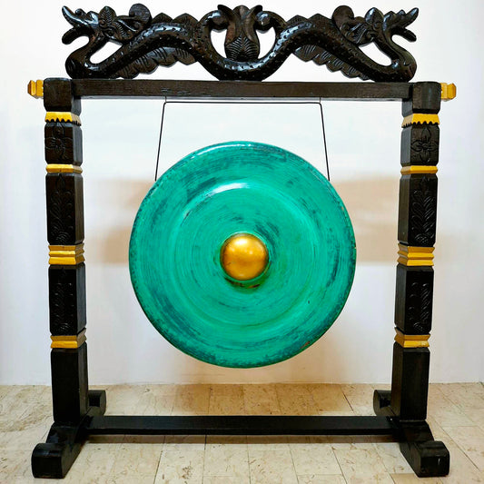 Gong orientale artigianale con stand intagliato