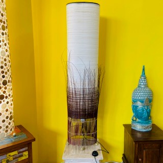 Ethnic floor lamp in white fabric and rush with black and gold finishes