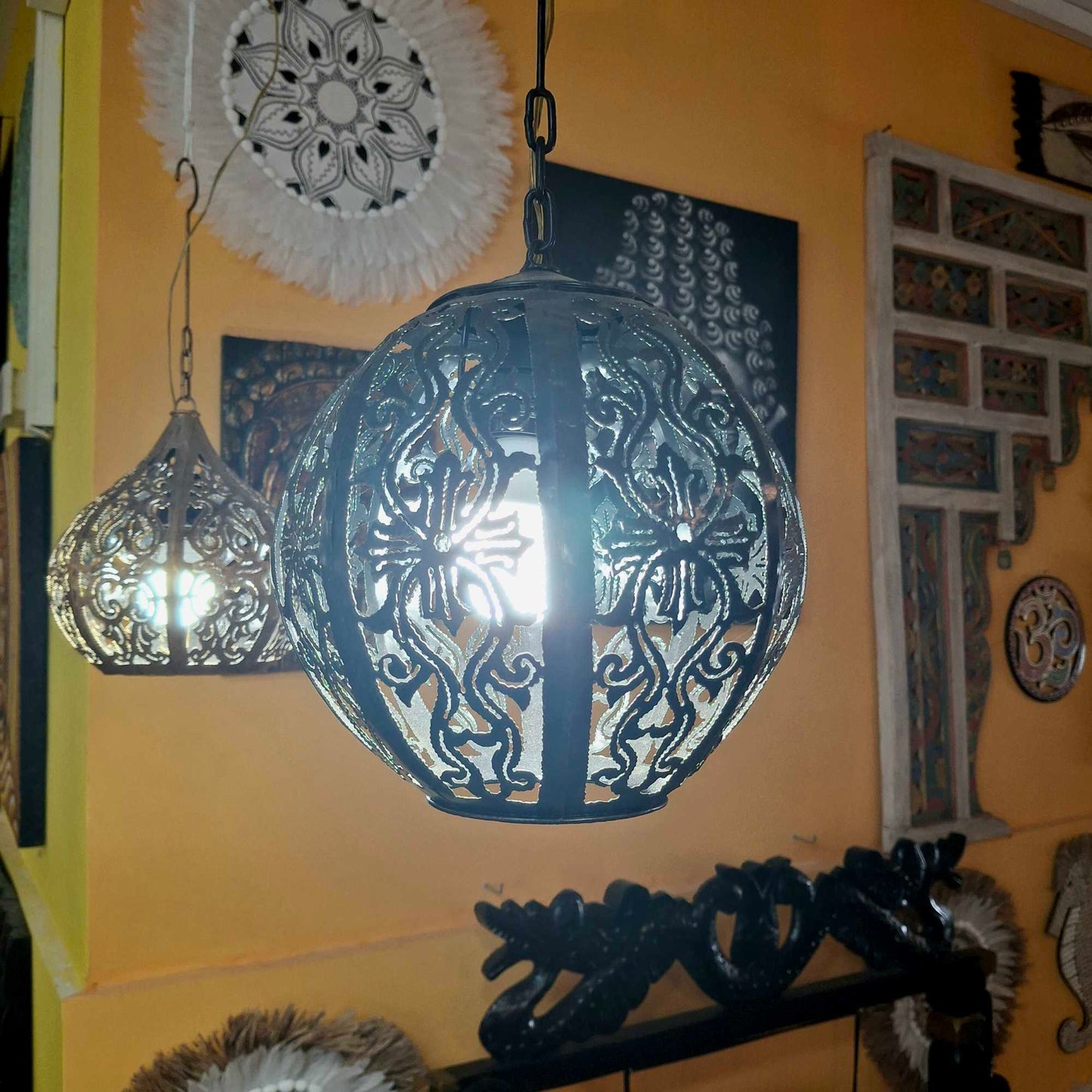 Lampada a sospensione orientale in ferro battuto