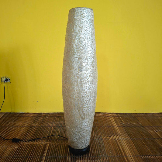 Lampada da terra in mosaico di madre perla bianco