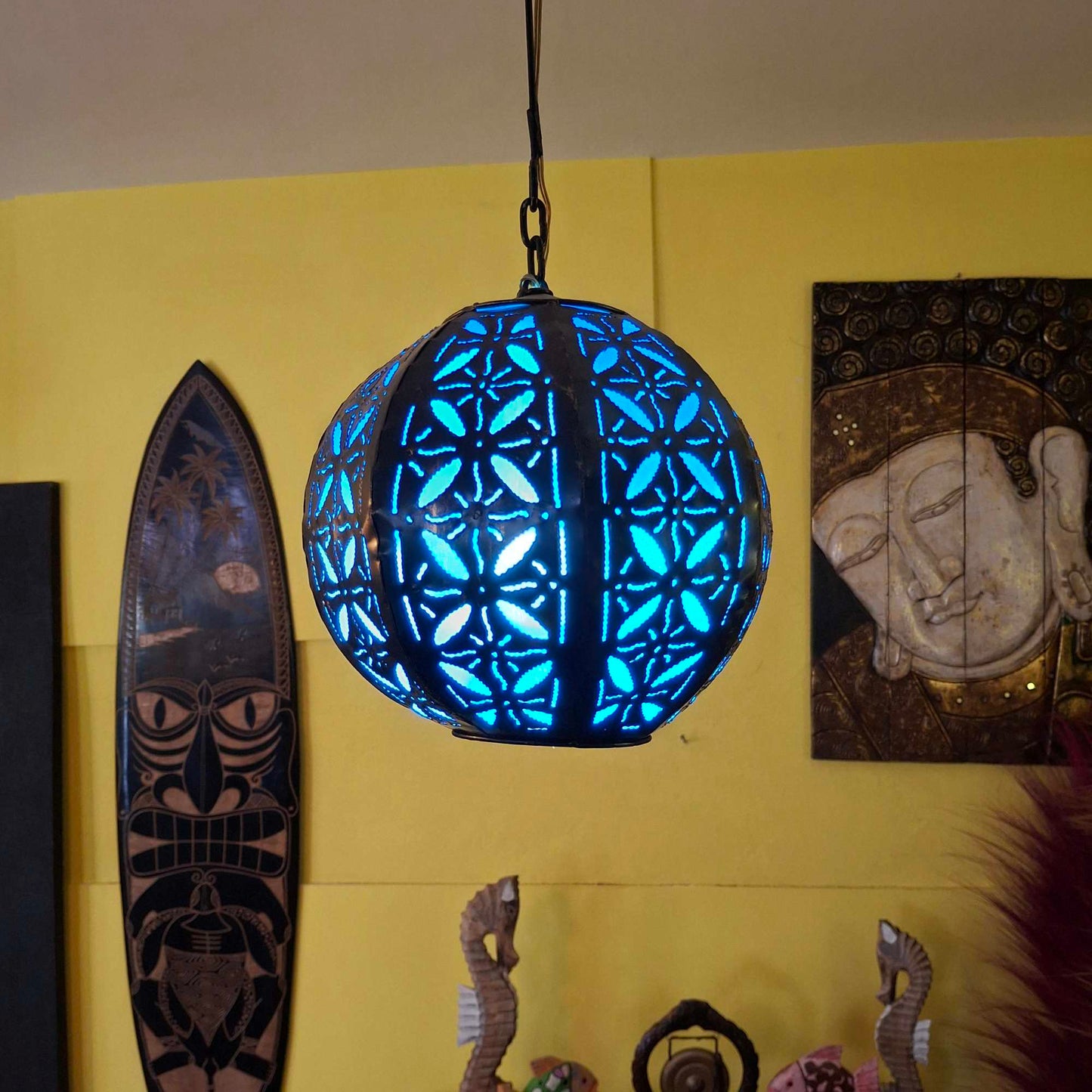 Lustre ethnique en fer brodé bleu