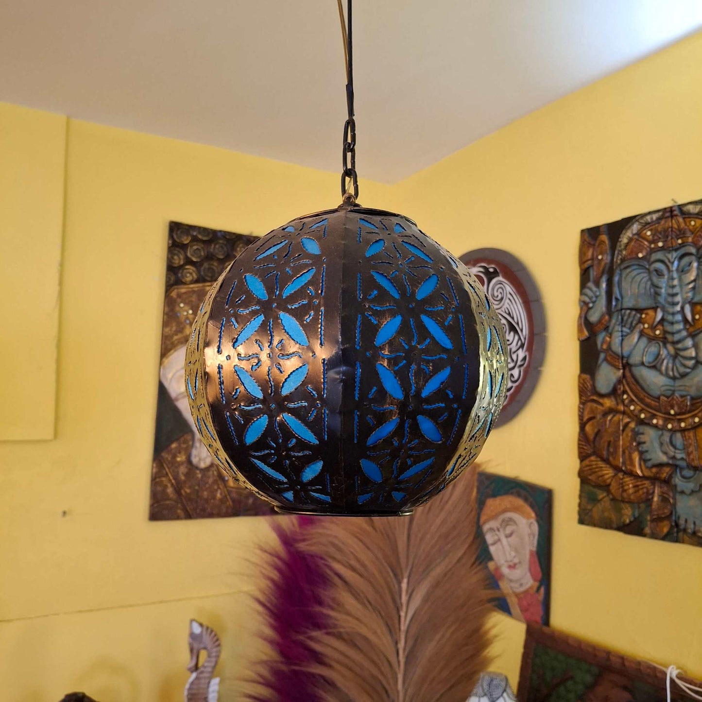 Lustre ethnique en fer brodé bleu