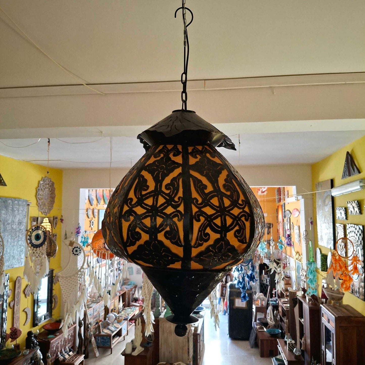 Lampadario etnico in ferro ricamato e tessuto