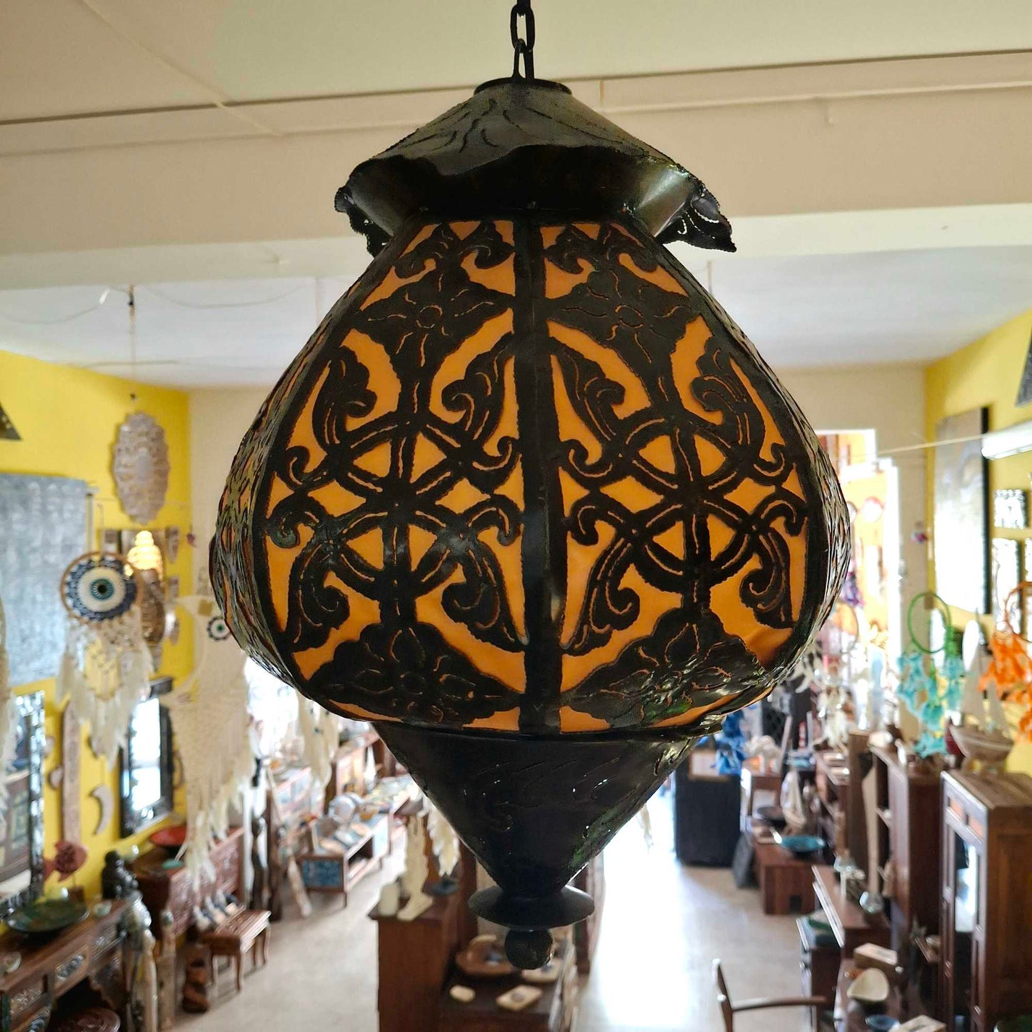 Lampadario etnico in ferro ricamato e tessuto