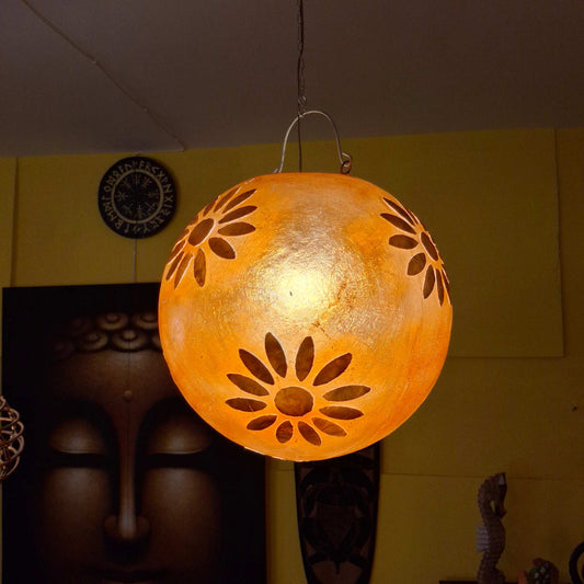 Lampadario etnico rotondo arancione in resina e madre perla