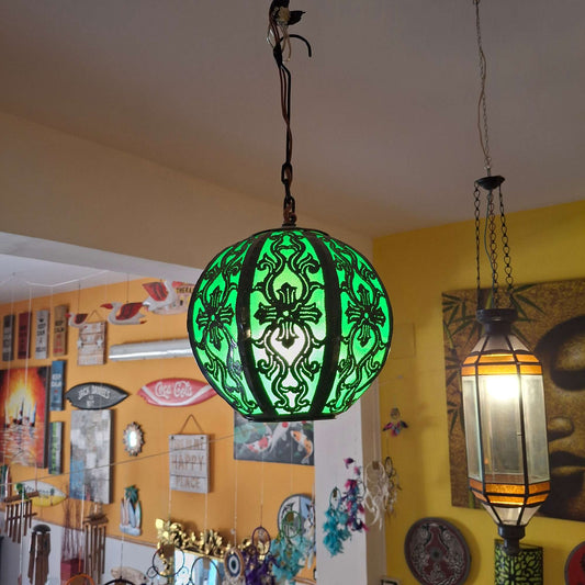 Lampadario in ferro battuto ricamato e tessuto verde