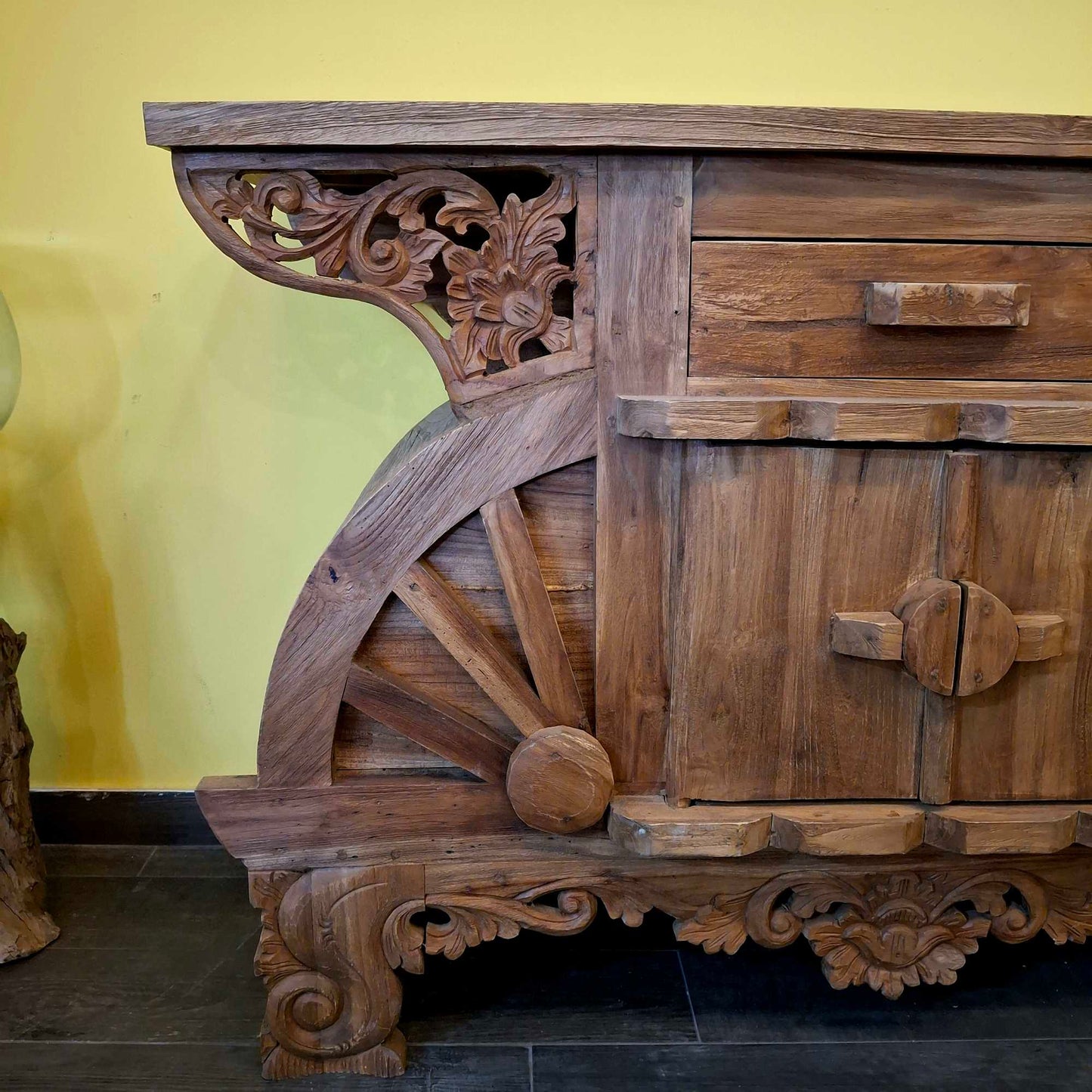 Mobile buffet rustico in legno teak intagliato