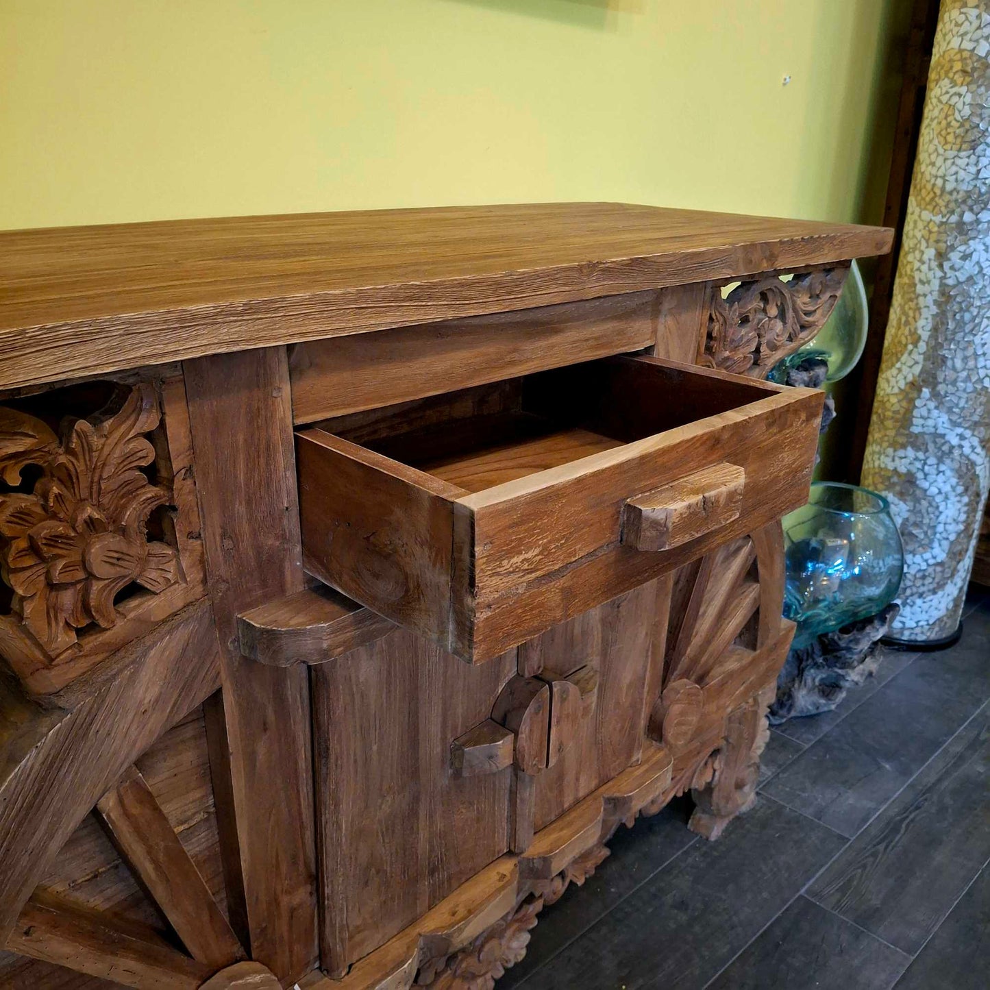 Mobile buffet rustico in legno teak intagliato