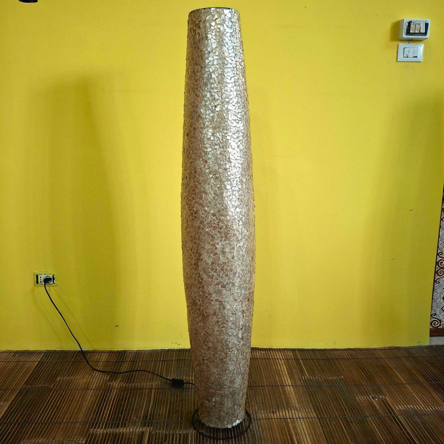 Piantana di madre perla dorata e ferro battuto