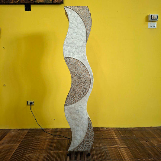 Piantana in ferro battuto e madre perla oro e bianco