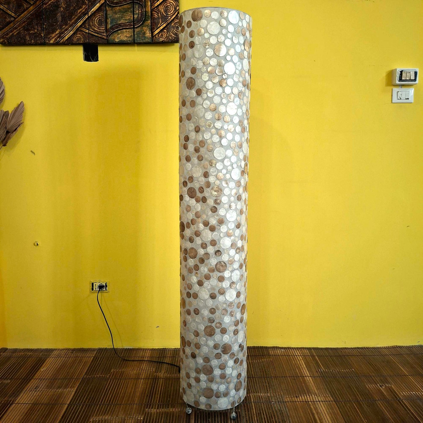 Piantana in madre perla e ferro battuto oro e bianco