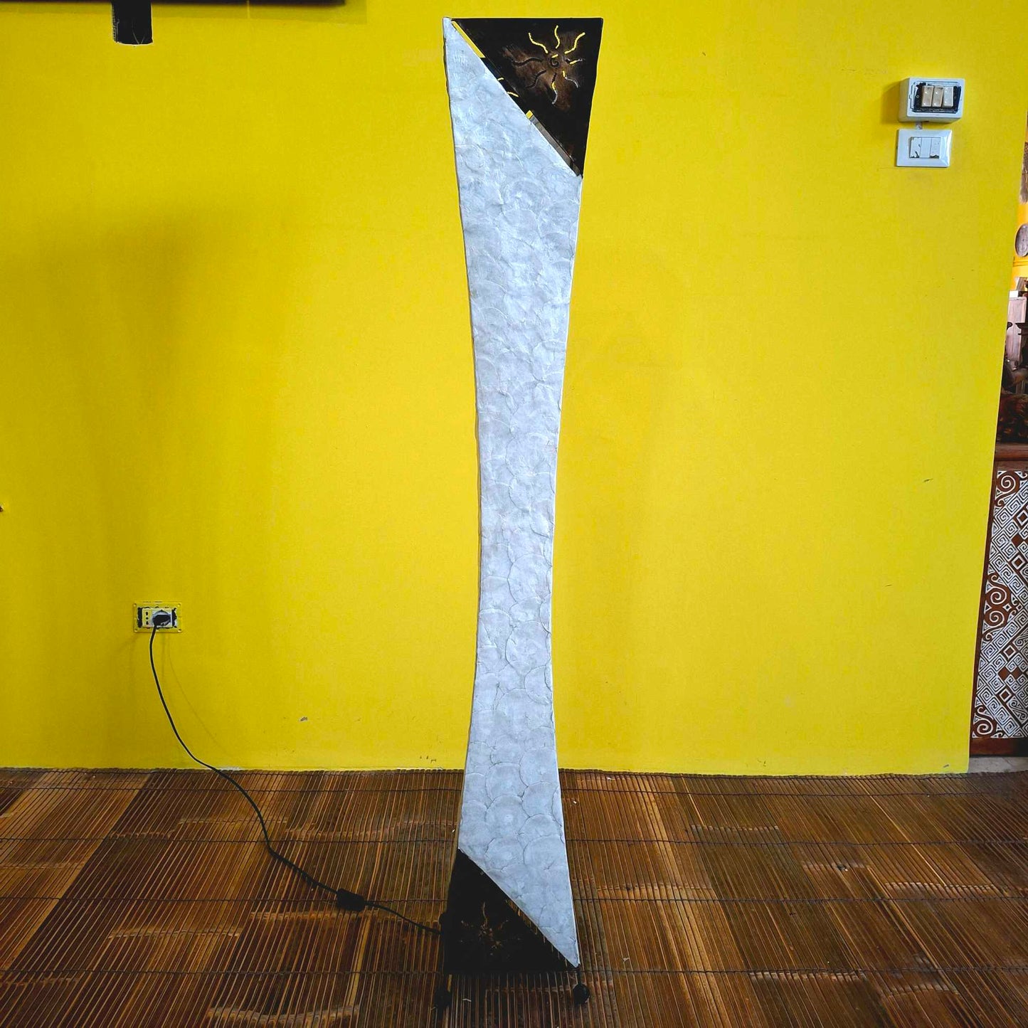 Piantana in madre perla lampada etnica da terra