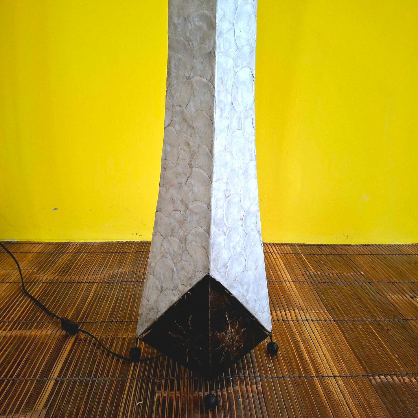 Piantana in madre perla lampada etnica da terra