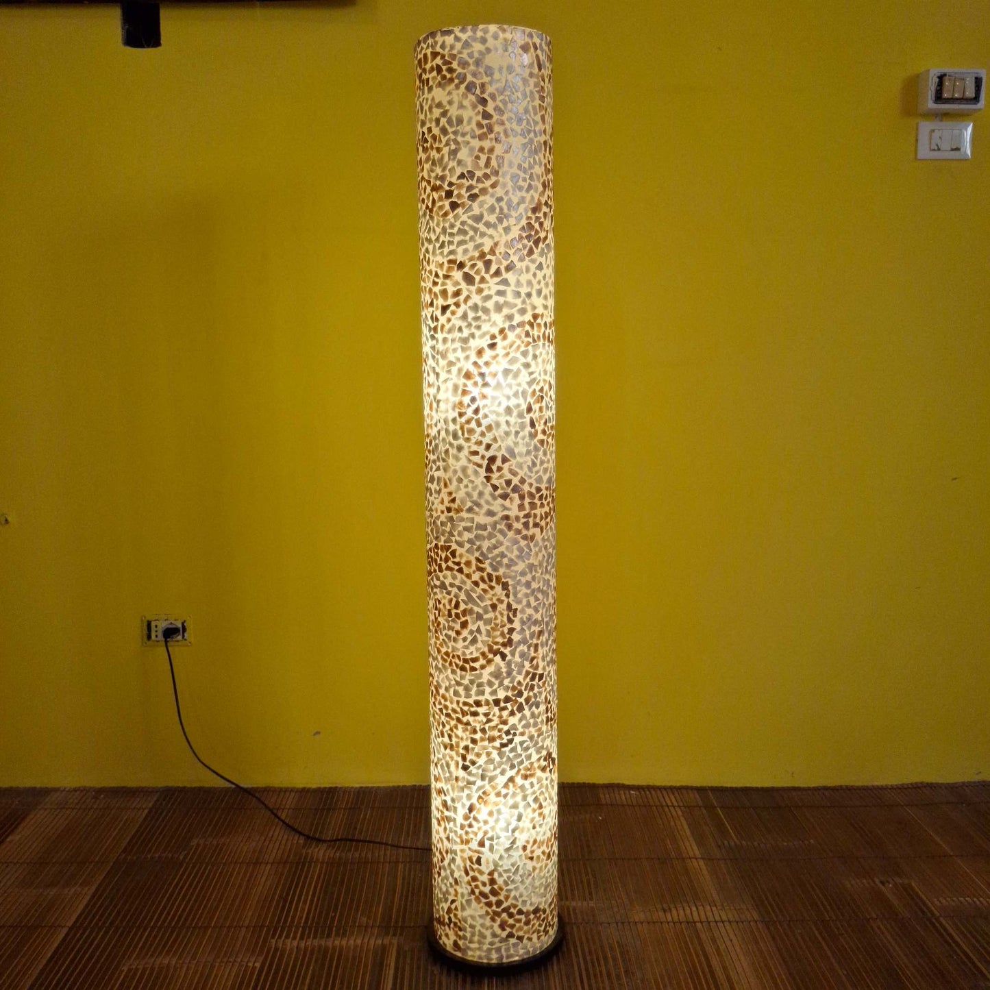 Piantana in mosaico di madre perla e ferro battuto