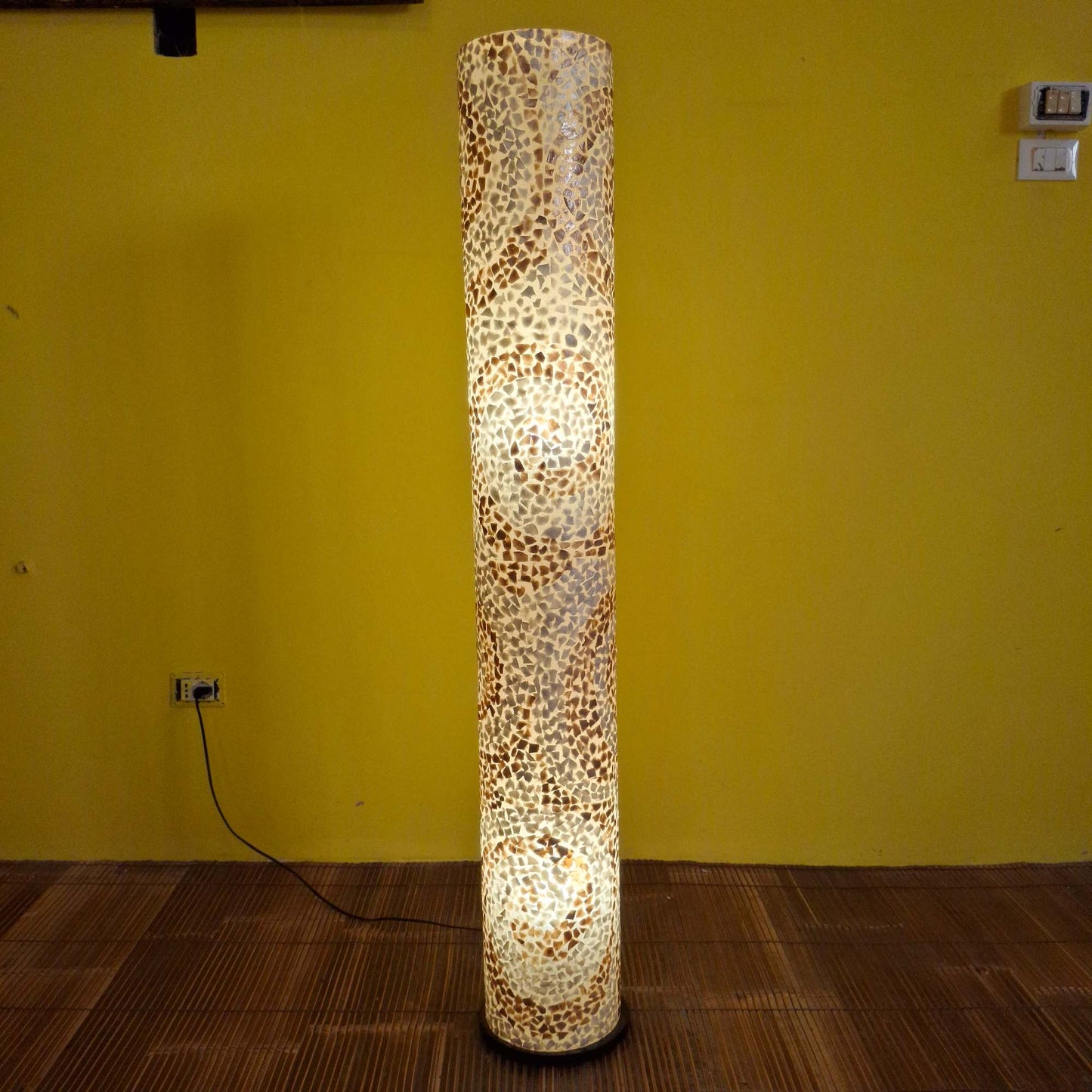 Piantana in mosaico di madre perla e ferro battuto