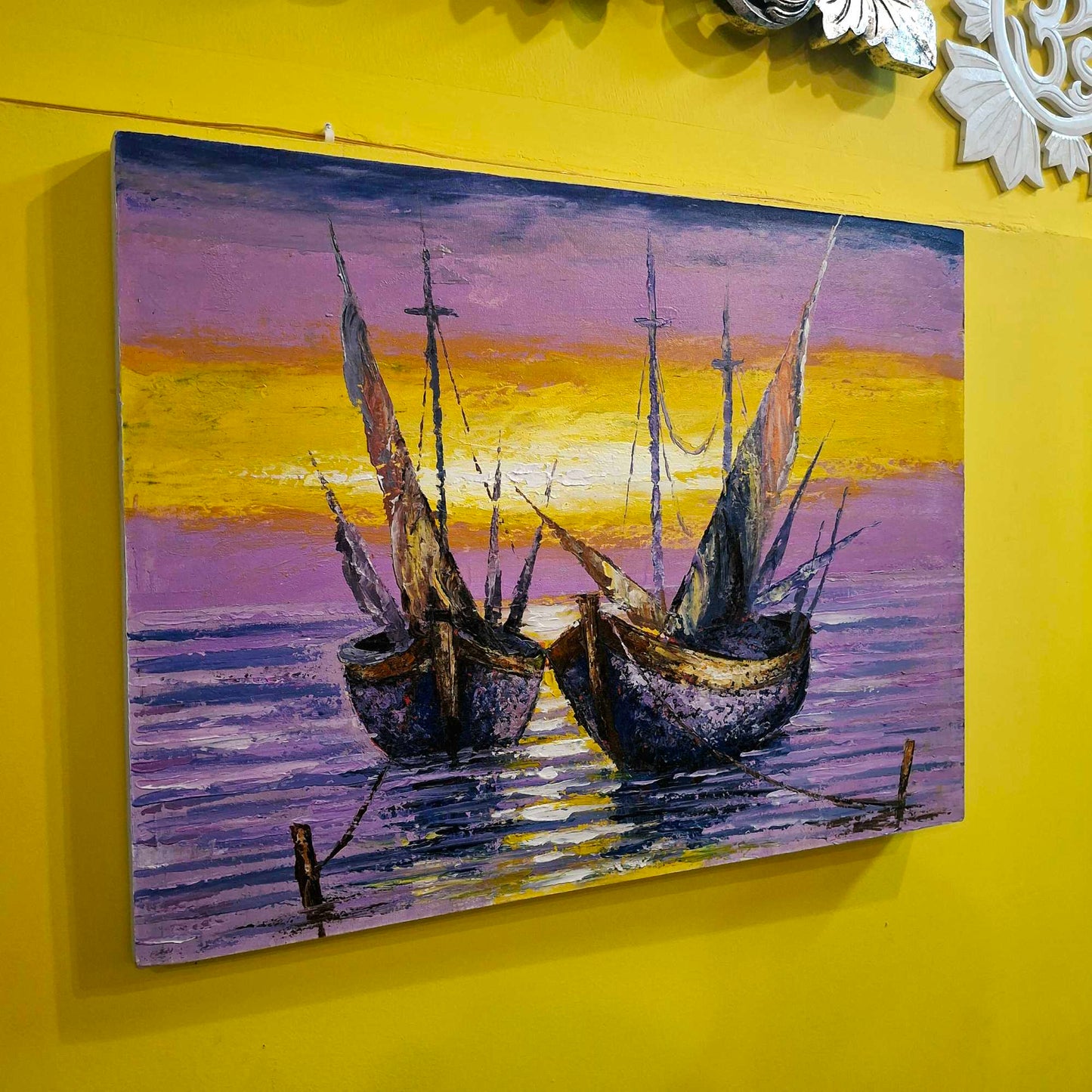 Quadro etnico artigianale barche a vela paesaggio al tramonto