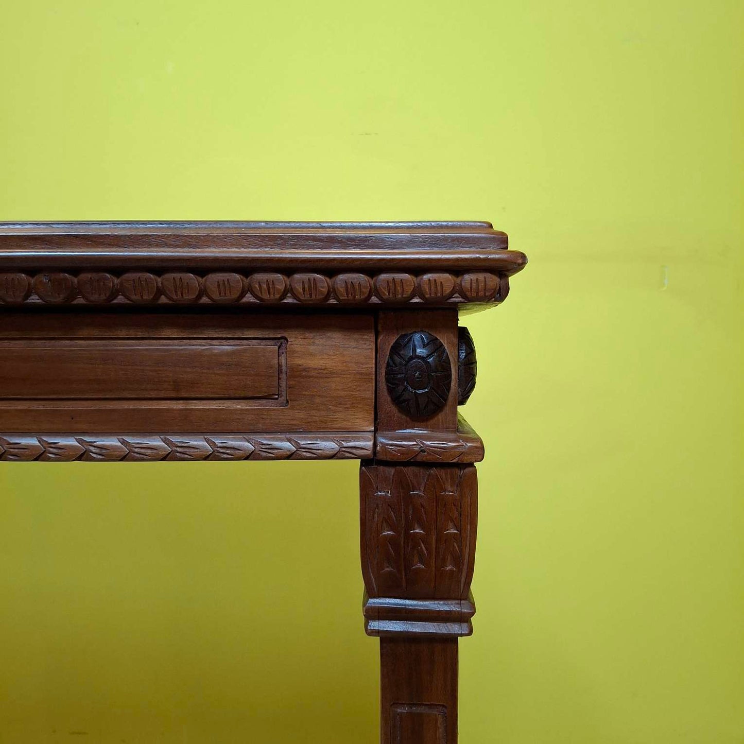 Bureau ethnique en teck, meuble d'entrée artisanal