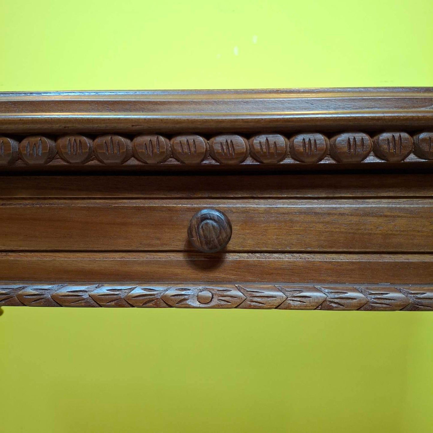 Bureau ethnique en teck, meuble d'entrée artisanal