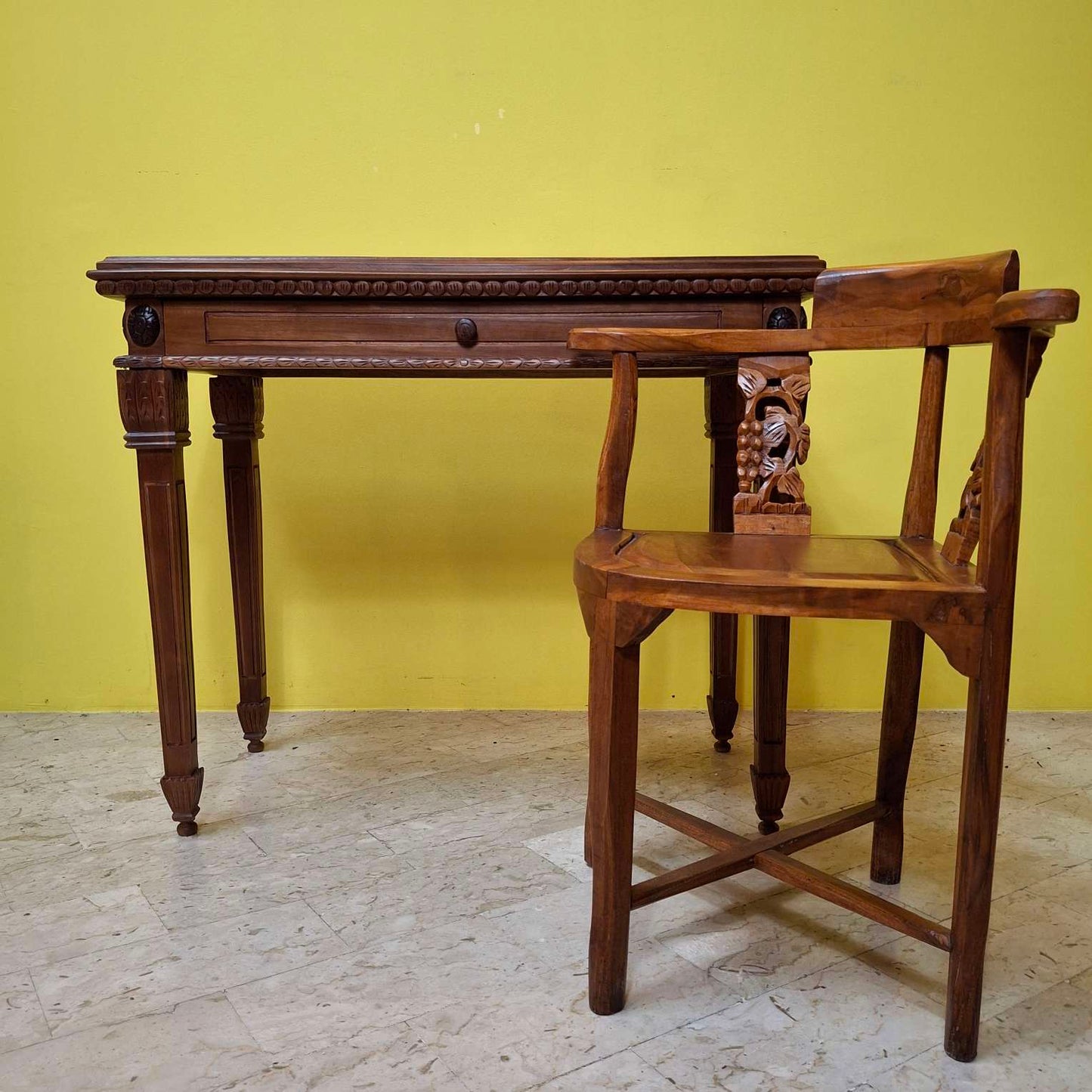 Bureau ethnique en teck, meuble d'entrée artisanal