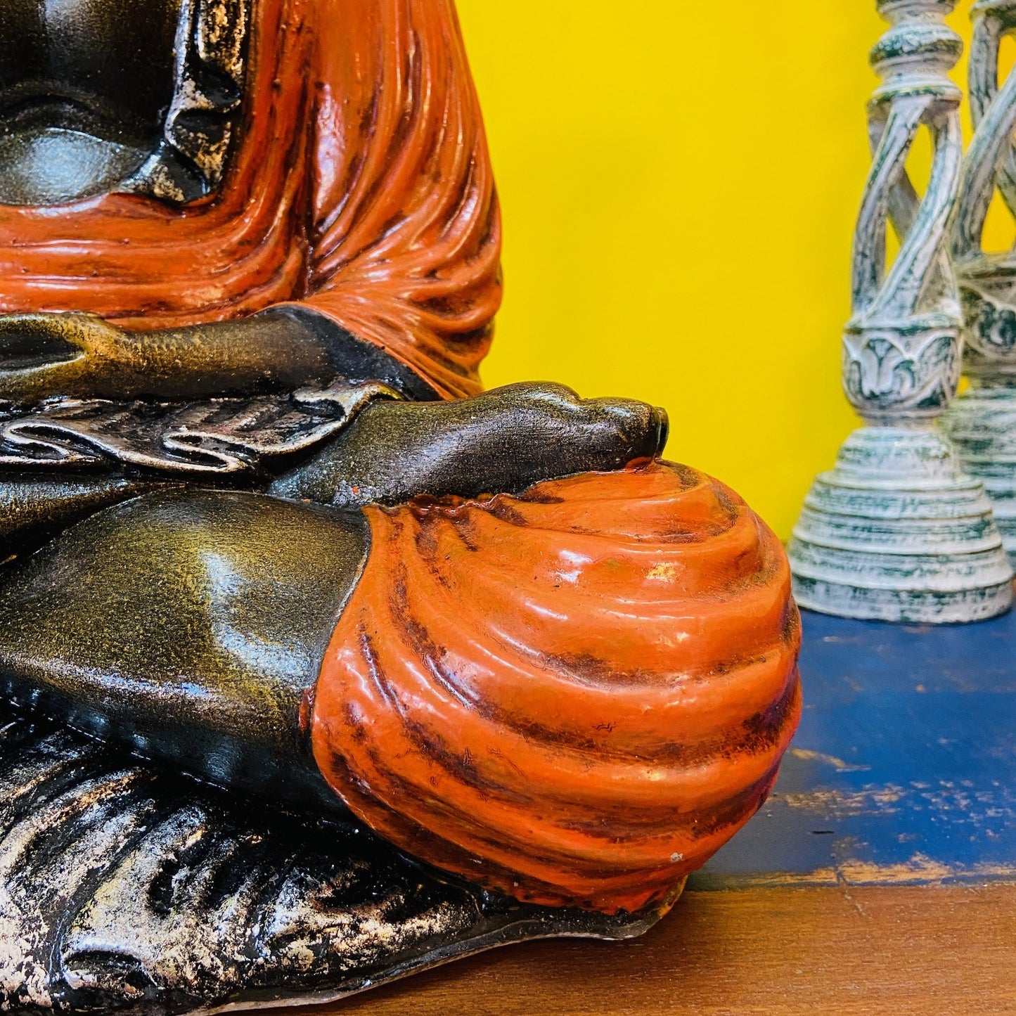 Statue de Bouddha en méditation art ethnique oriental