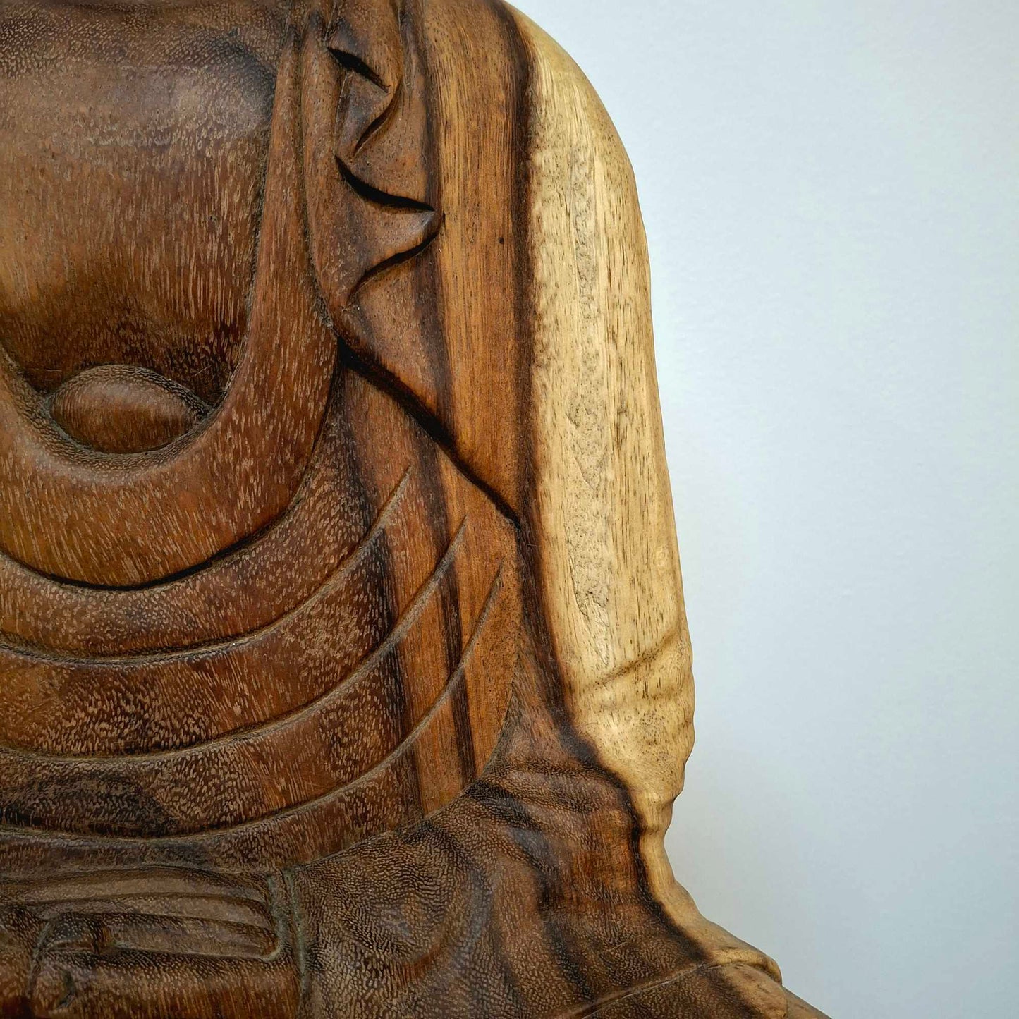 Statuette de Bouddha en bois de suar pour la méditation