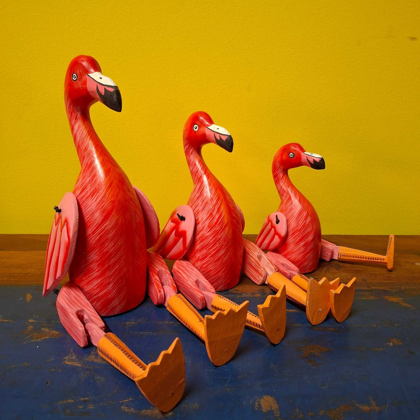 Figurine décorative en bois représentant un flamant rose