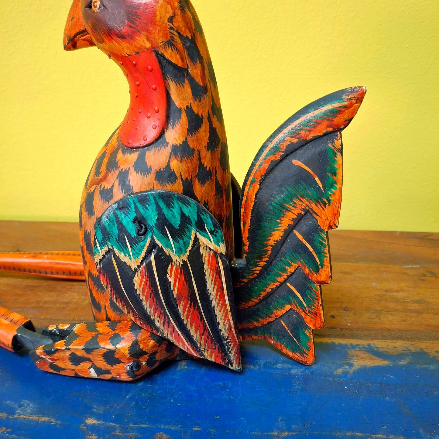 Statuetta gallo burattino in legno soprammobile